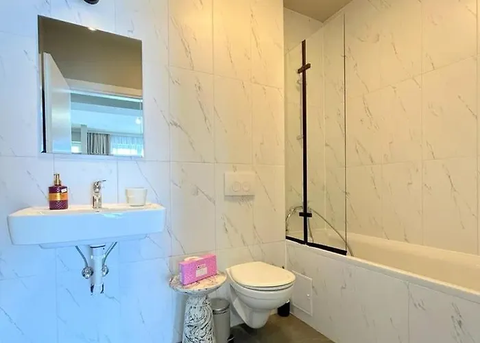 Old Town Escape Cozy Modern Flat Near The Historic Center アパート *